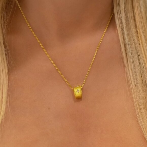 "Valeria" 18K Gold Plated Clover Necklace - Picture 2 of 2